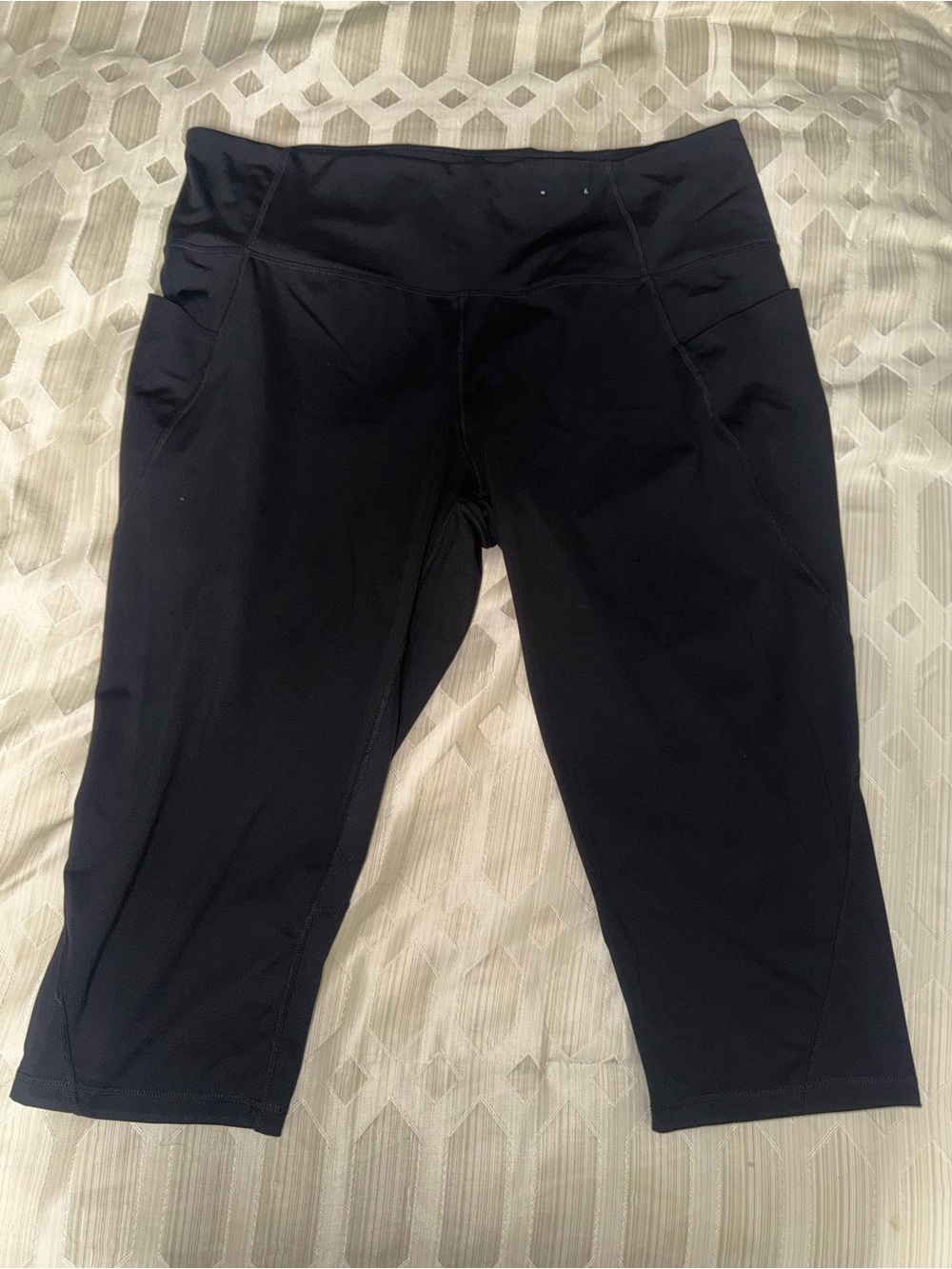 Xersion Black Kids Capri Leggings with Side Pockets